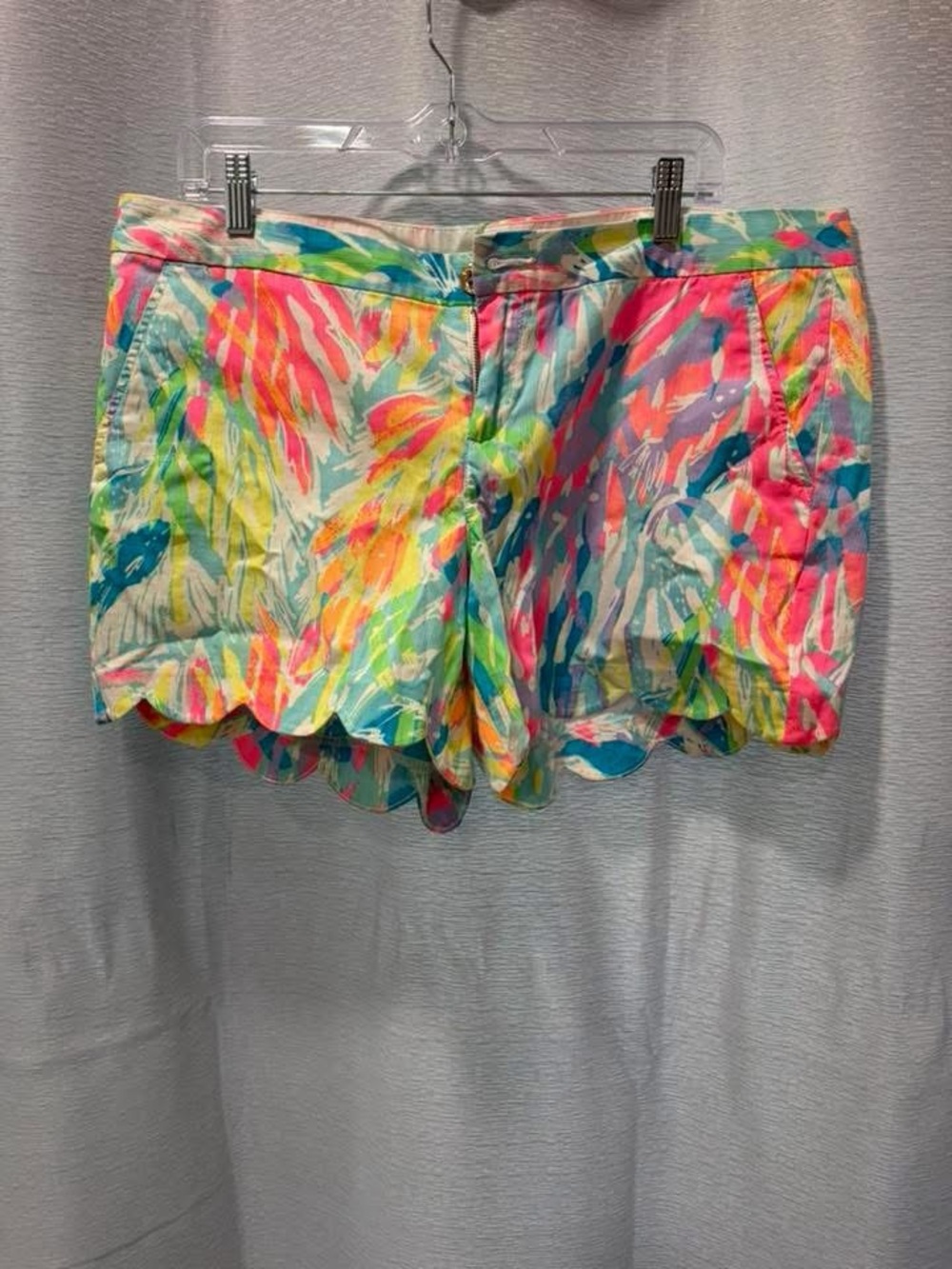 Women’s Multicolor Scallop Hem Printed Shorts